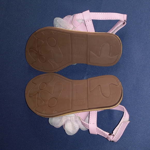 Toddler flower sandles - Picture 2 of 2